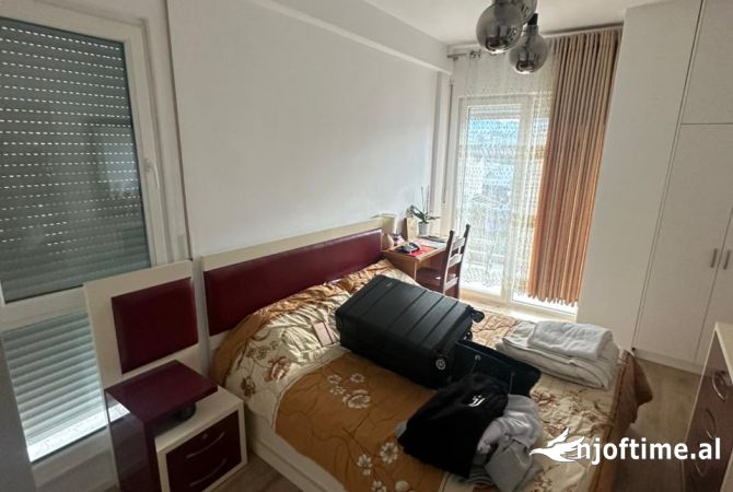 Shtepi me qera Apartament ne Tirane, 2+1, Mobilimi E mobiluar, Pagesa 500  Euro.
