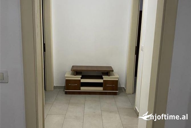 Shtepi ne shitje Apartament ne Tirane, 2+1, Mobilimi Bosh, pa mobiluar, Pagesa 140,000  Euro.