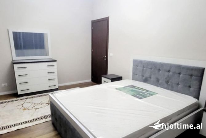 Shtepi me qera Apartament ne Tirane, 2+1, Mobilimi E mobiluar, Pagesa 800  Euro.