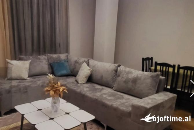 Shtepi me qera Apartament ne Tirane, 2+1, Mobilimi E mobiluar, Pagesa 800  Euro.
