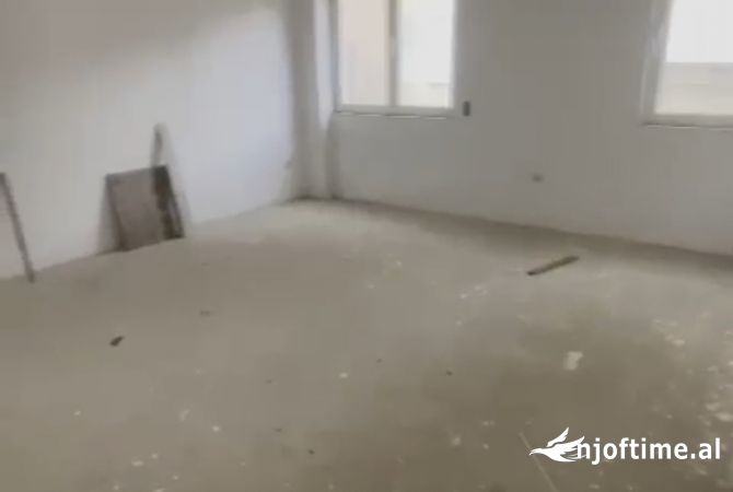 Shtepi ne shitje Apartament ne Tirane, 2+1, Mobilimi Bosh, pa mobiluar, Pagesa 110,000  Euro.