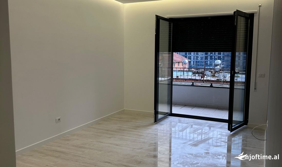 Shtepi ne shitje Apartament ne Tirane, 2+1, Mobilimi Bosh, pa mobiluar, Pagesa 225,000  Euro.