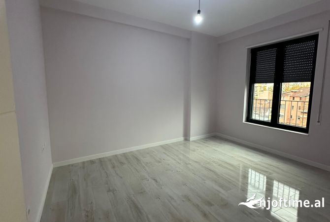Shtepi ne shitje Apartament ne Tirane, 2+1, Mobilimi Bosh, pa mobiluar, Pagesa 225,000  Euro.