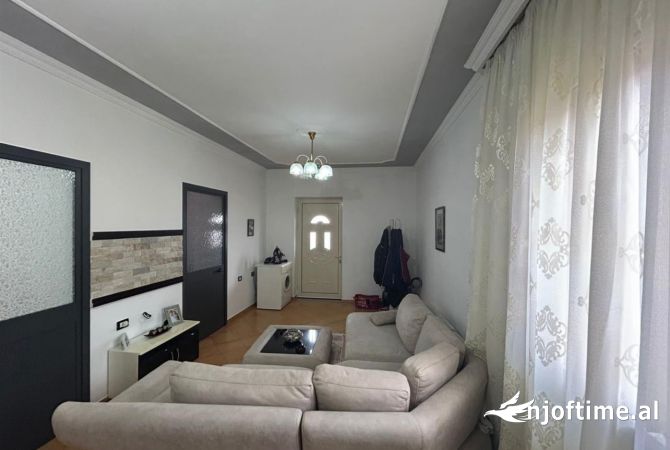Shtepi me qera 2+1 ne Tirane - 50,000 Leke