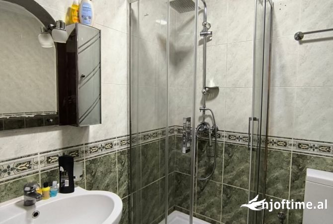 Shtepi me qera Apartament ne Tirane, 1+1, Mobilimi E mobiluar, Pagesa 650  Euro.