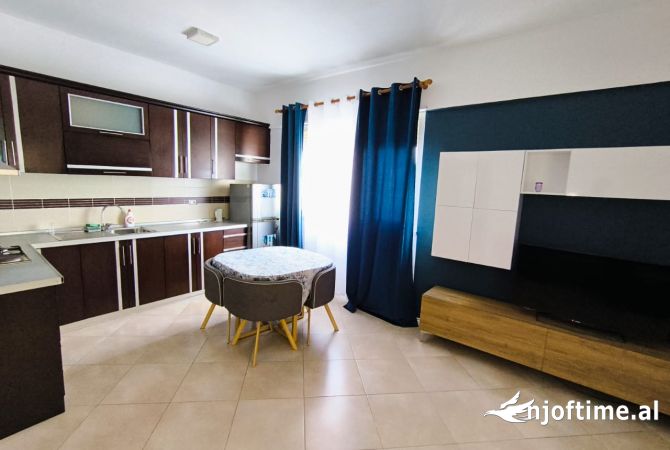 Shtepi me qera Apartament ne Tirane, 1+1, Mobilimi E mobiluar, Pagesa 650  Euro.