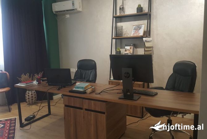 Jepet zyre tek condor center me qera (e mobiluar ) 