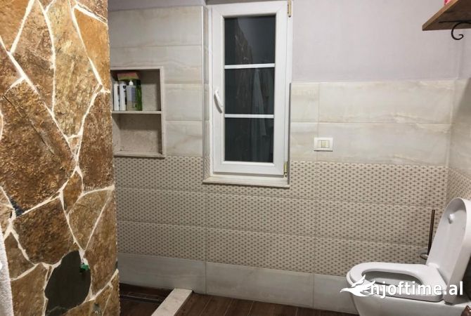 Shtepi ne shitje Shtepi Private ne Tirane, 4+1, Mobilimi E mobiluar, Pagesa 350,000  Euro.