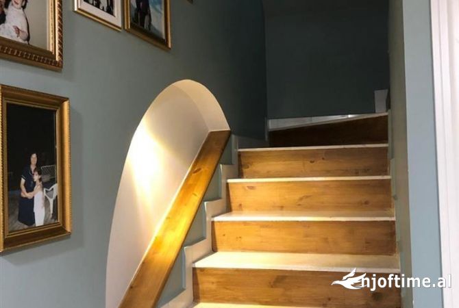 Shtepi ne shitje Shtepi Private ne Tirane, 4+1, Mobilimi E mobiluar, Pagesa 350,000  Euro.