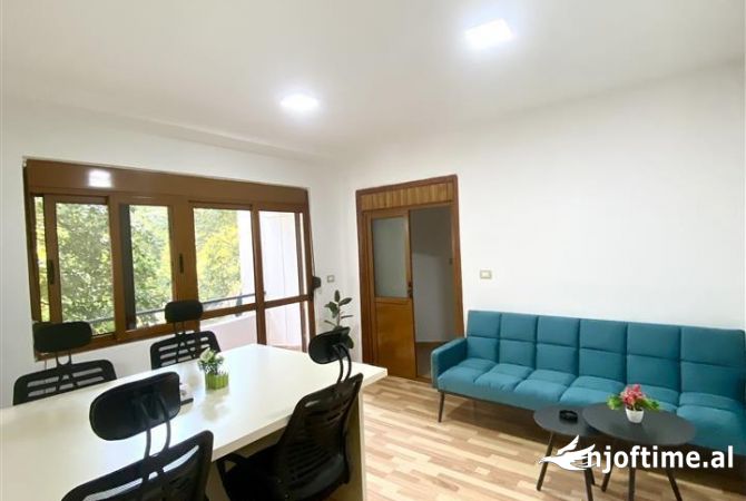 Ambient biznesi me qera 3+1 ne Tirane - 85,000 Leke