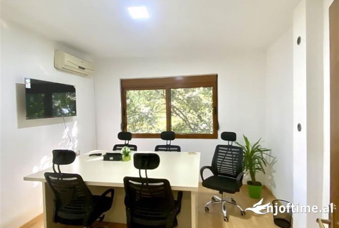 Ambient biznesi me qera 3+1 ne Tirane - 85,000 Leke