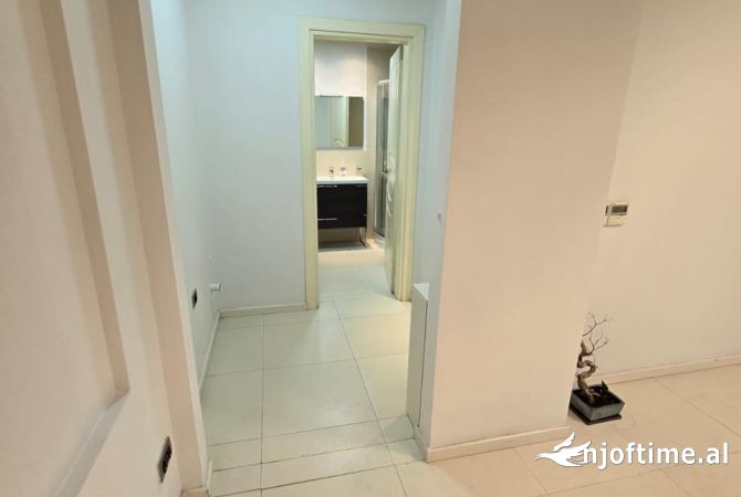 Shitet super ambjent 92 m2 tek Ambasador 3