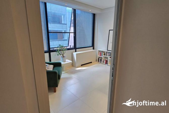 Shitet super ambjent 92 m2 tek Ambasador 3