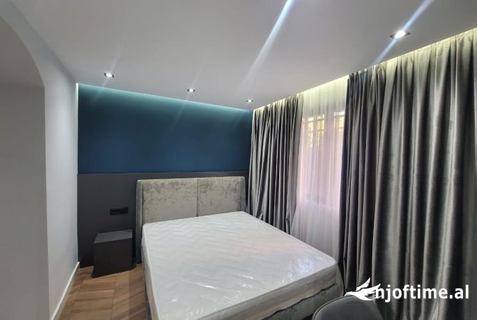 Shtepi ne shitje Apartament ne Tirane, 3+1, Mobilimi E mobiluar, Pagesa 268,000  Euro.