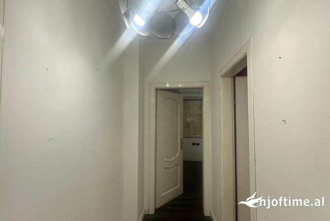 Shtepi me qera Apartament ne Tirane, 3+1, Mobilimi E mobiluar, Pagesa 450  Euro.