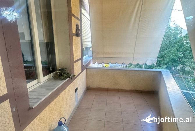 Shtepi ne shitje Apartament ne Tirane, 3+1, Mobilimi E mobiluar, Pagesa 138,000  Euro.