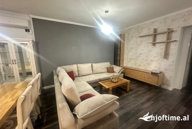 Shtepi ne shitje Apartament ne Tirane, 3+1, Mobilimi E mobiluar, Pagesa 138,000  Euro.