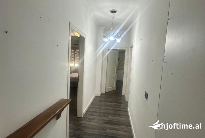 Shtepi ne shitje Apartament ne Tirane, 3+1, Mobilimi E mobiluar, Pagesa 138,000  Euro.