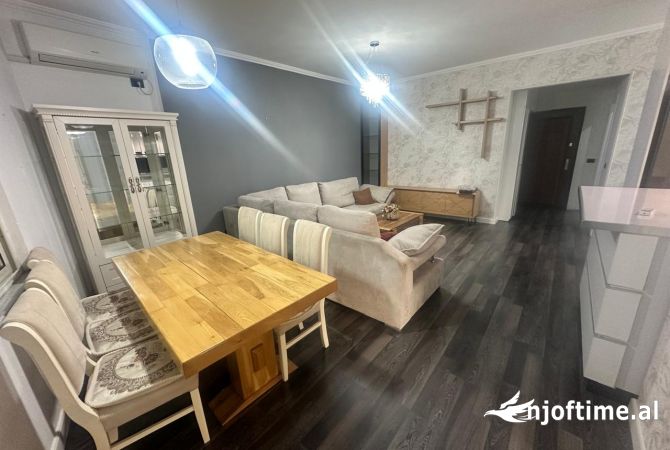 Shtepi ne shitje Apartament ne Tirane, 3+1, Mobilimi E mobiluar, Pagesa 138,000  Euro.