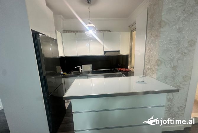 Shtepi ne shitje Apartament ne Tirane, 3+1, Mobilimi E mobiluar, Pagesa 138,000  Euro.