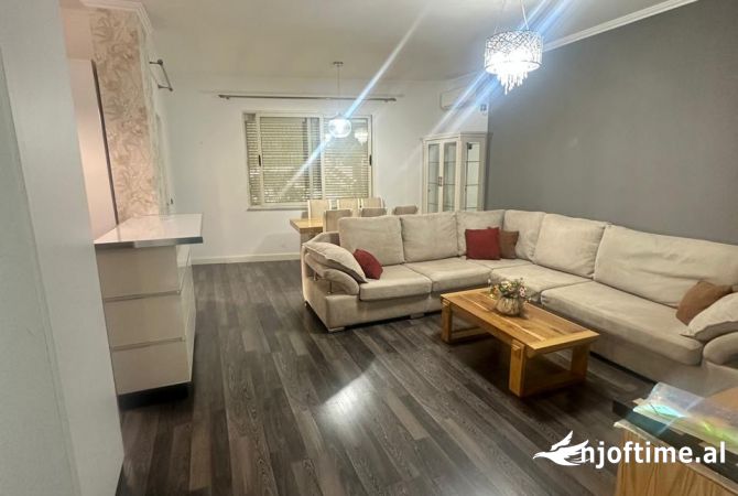 Shtepi ne shitje Apartament ne Tirane, 3+1, Mobilimi E mobiluar, Pagesa 138,000  Euro.