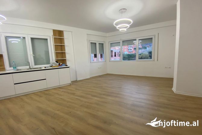 Shtepi me qera Apartament ne Tirane, 2+1, Mobilimi Bosh, pa mobiluar, Pagesa 500  Euro.