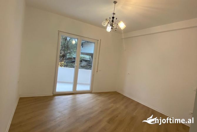 Shtepi me qera Apartament ne Tirane, 2+1, Mobilimi Bosh, pa mobiluar, Pagesa 500  Euro.