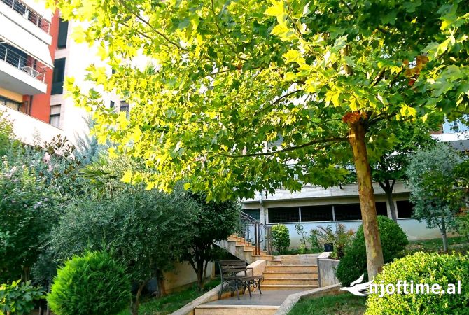 Shtepi ne shitje Apartament ne Tirane, 2+1, Mobilimi E mobiluar, Pagesa 154,000  Euro.