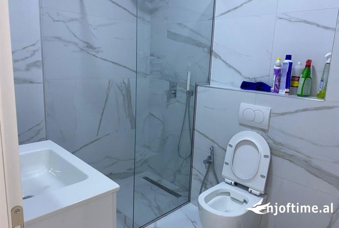 Shtepi ne shitje Apartament ne Tirane, 1+1, Mobilimi E mobiluar, Pagesa 142,000  Euro.