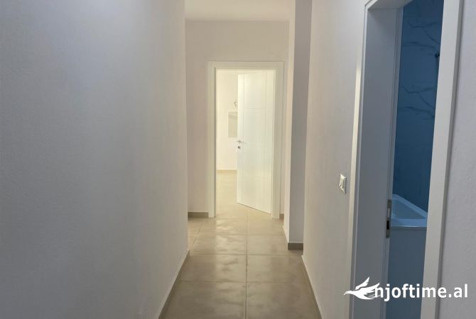Shtepi ne shitje Apartament ne Tirane, 1+1, Mobilimi E mobiluar, Pagesa 142,000  Euro.
