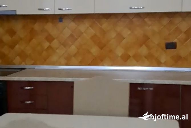 Shtepi me qera Apartament ne Tirane, 2+1, Mobilimi E mobiluar, Pagesa 35,000  Leke.