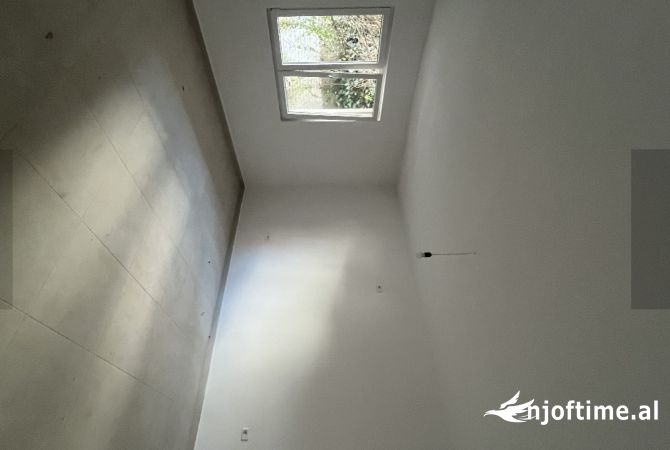 Shtepi me qera Apartament ne Tirane, 2+1, Mobilimi Bosh, pa mobiluar, Pagesa 350  Euro.