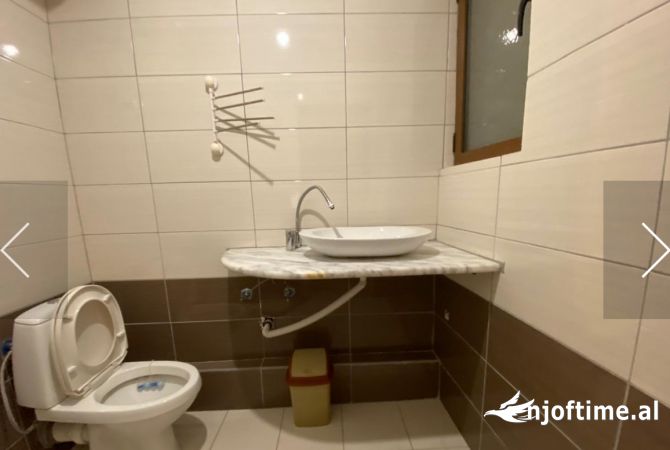 Shtepi me qera Shtepi Private ne Tirane, 2+1, Mobilimi E mobiluar, Pagesa 50,000  Leke.