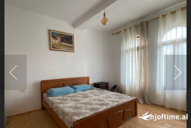 Shtepi me qera Shtepi Private ne Tirane, 2+1, Mobilimi E mobiluar, Pagesa 50,000  Leke.