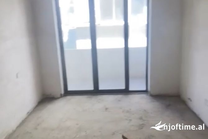 Shtepi ne shitje Apartament ne Tirane, 2+1, Mobilimi Bosh, pa mobiluar, Pagesa 115,000  Euro.