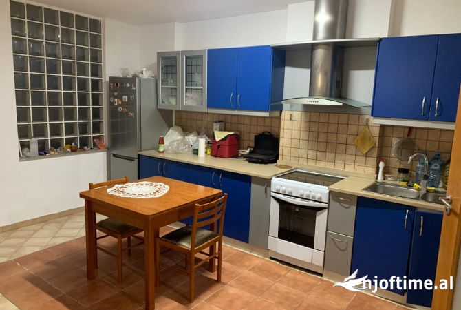Shtepi ne shitje Apartament ne Tirane, 3+1, Mobilimi Bosh, pa mobiluar, Pagesa 325,000  Euro.