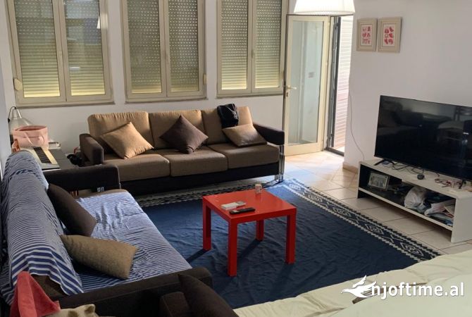 Shtepi ne shitje Apartament ne Tirane, 3+1, Mobilimi Bosh, pa mobiluar, Pagesa 325,000  Euro.