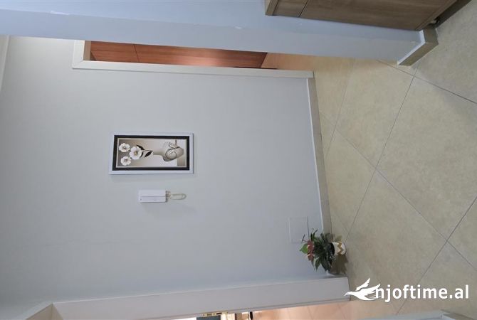 Shtepi ne shitje Apartament ne Tirane, 2+1, Mobilimi E mobiluar, Pagesa 141,000  Euro.