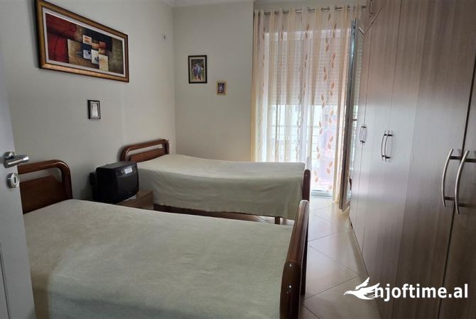 Shtepi ne shitje Apartament ne Tirane, 2+1, Mobilimi E mobiluar, Pagesa 141,000  Euro.