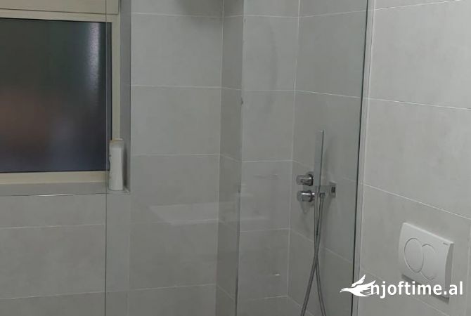 Shtepi me qera Apartament ne Tirane, 2+1, Mobilimi E mobiluar, Pagesa 600  Euro.