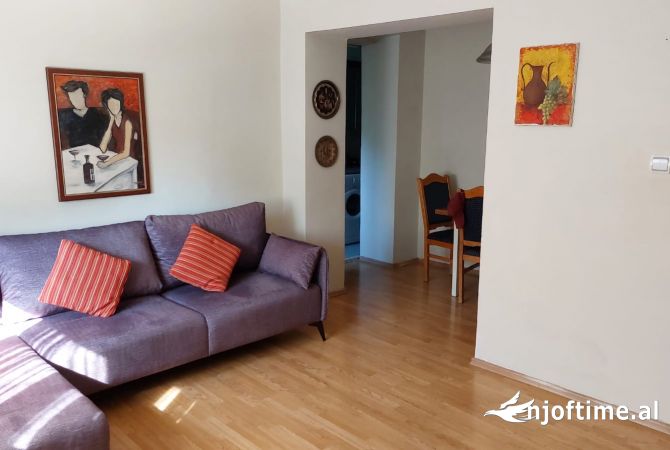 Shtepi me qera Apartament ne Tirane, 2+1, Mobilimi E mobiluar, Pagesa 600  Euro.