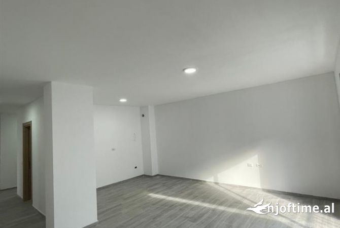 Shtepi me qera Apartament ne Tirane, 3+1, Mobilimi Bosh, pa mobiluar, Pagesa 45,000  Leke.