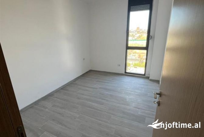 Shtepi me qera Apartament ne Tirane, 2+1, Mobilimi Bosh, pa mobiluar, Pagesa 35,000  Leke.