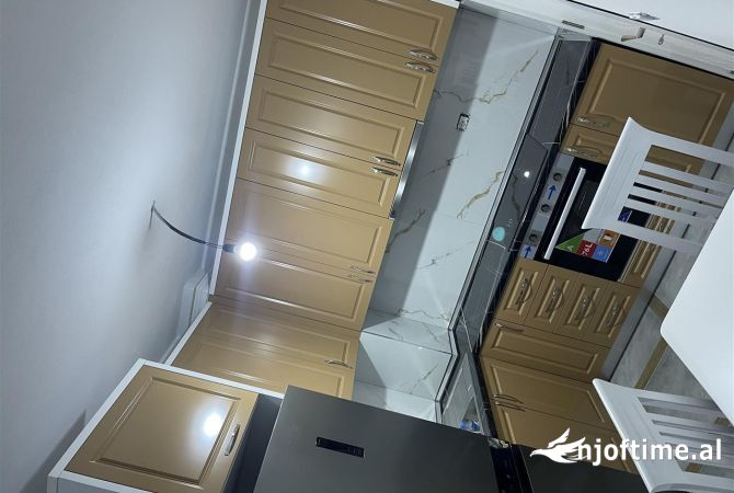 Shtepi me qera Apartament ne Tirane, 1+1, Mobilimi E mobiluar, Pagesa 35,000  Leke.