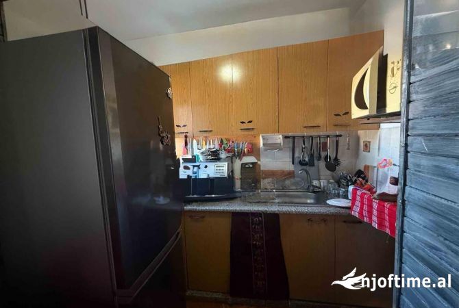 Shtepi ne shitje Apartament ne Tirane, 2+1, Mobilimi E mobiluar, Pagesa 14,500,000  Leke.