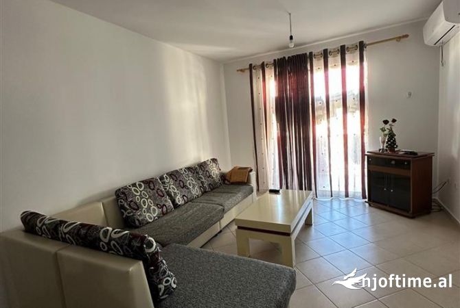 Shtepi me qera 2+1 ne Tirane - 400 Euro