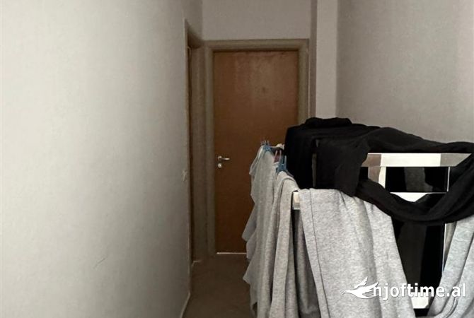 Shtepi me qera Apartament ne Tirane, 2+1, Mobilimi E mobiluar, Pagesa 400  Euro.