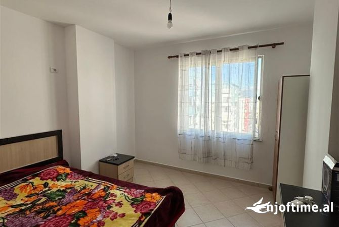 Shtepi me qera Apartament ne Tirane, 2+1, Mobilimi E mobiluar, Pagesa 400  Euro.