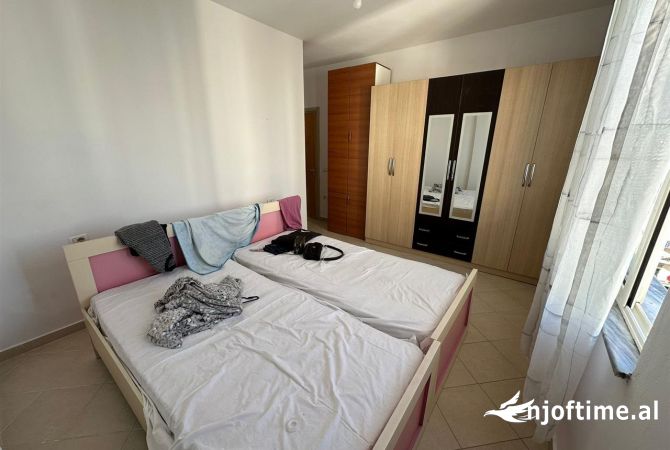 Shtepi me qera Apartament ne Tirane, 2+1, Mobilimi E mobiluar, Pagesa 400  Euro.