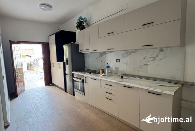 Shtepi me qera Apartament ne Tirane, 1+1, Mobilimi E mobiluar, Pagesa 450  Euro.